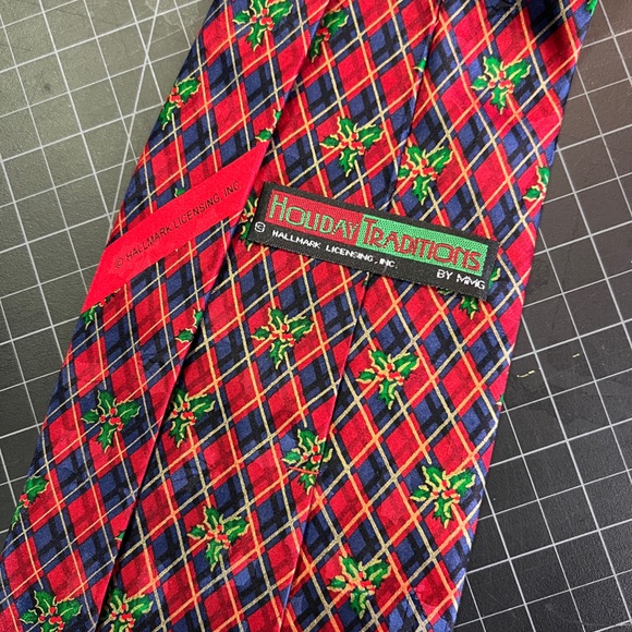2 for $10 EUC Vintage Hallmark Holiday tie - Picture 2 of 5